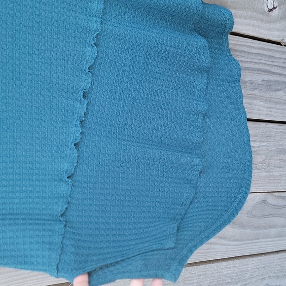Long Sleeve Teal V-neck thermal waffle - Picture 5 of 8